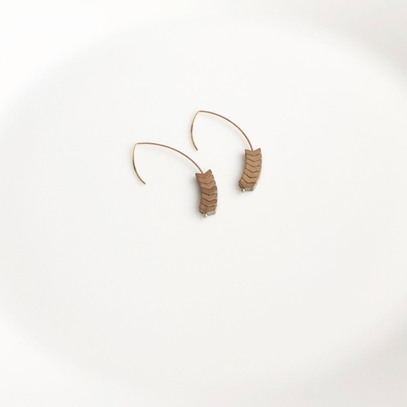 NEW "Merida" Stone Earrings (brown) - Picture 4 of 8
